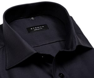 Na obrázku je nejprodávanější tmavá košile v tmavě šedé (antracitové) barvě